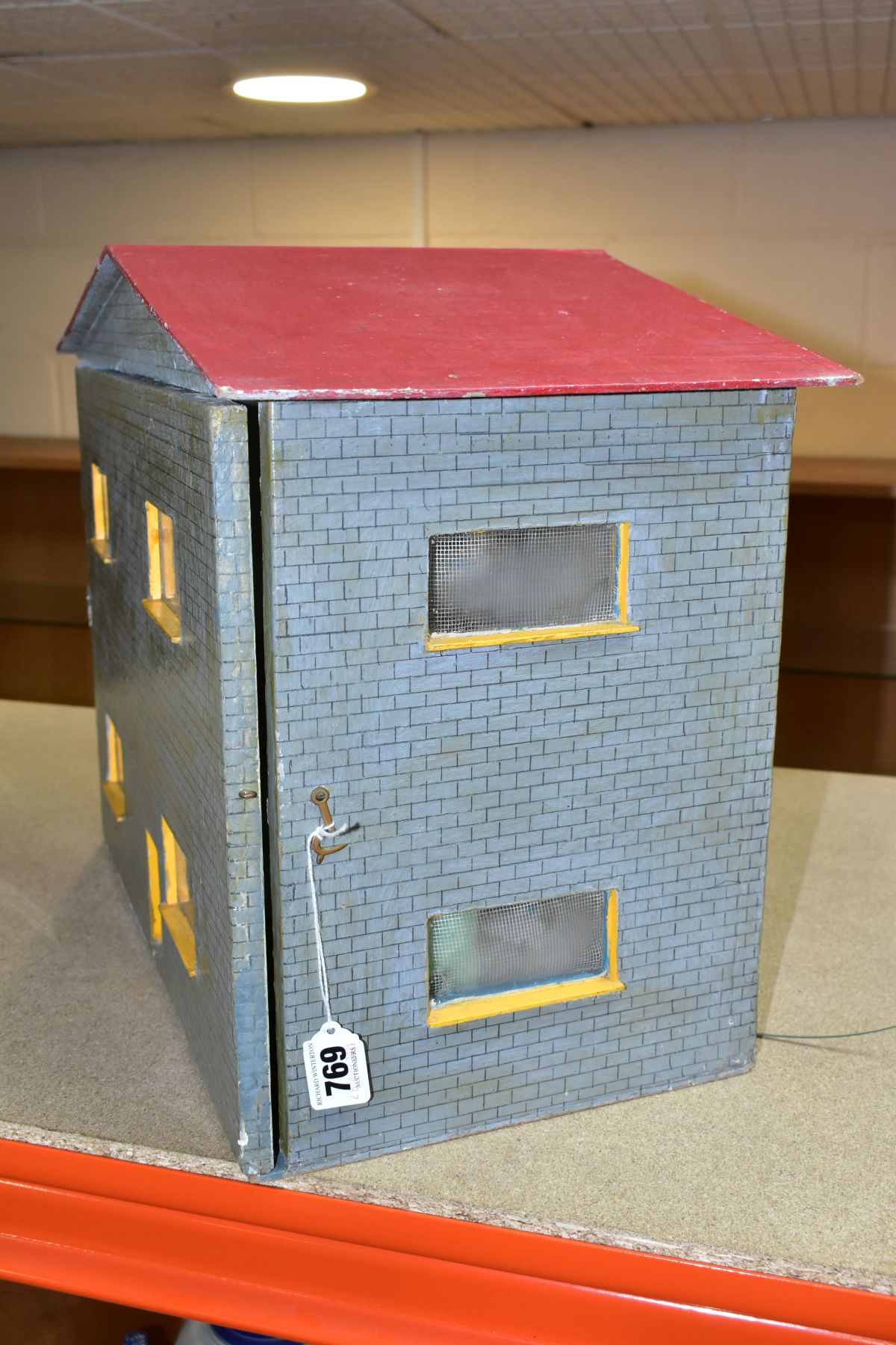 A SCRATCHBUILT WOODEN DOLLS HOUSE, modelled as a modern two storey detached house, removable - Image 2 of 4