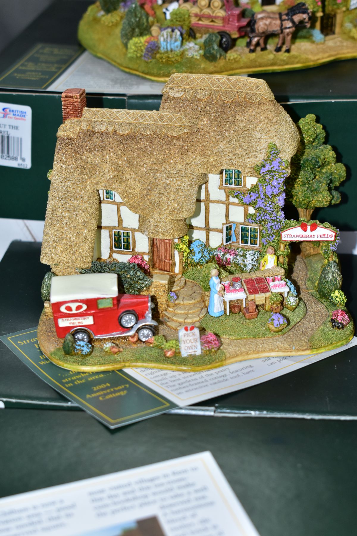 THIRTEEN BOXED LILLIPUT LANE ANNIVERSARY SCULPTURES, all with deeds, 'Cotman Cottage' 1993, ' - Bild 12 aus 15