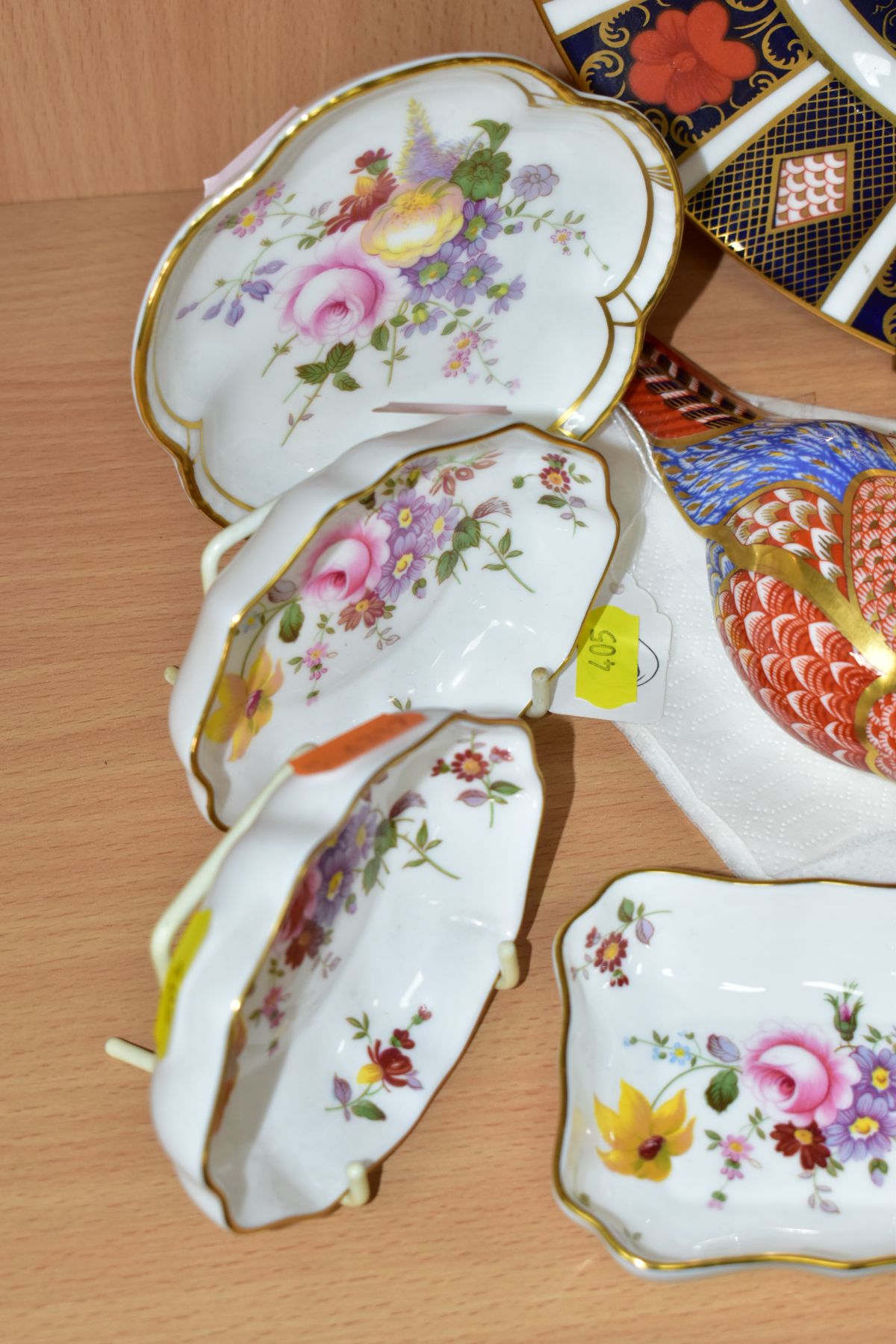 A GROUP OF ROYAL CROWN DERBY CERAMICS, comprising an Imari 1128 pattern dinner plate, first quality, - Image 10 of 10