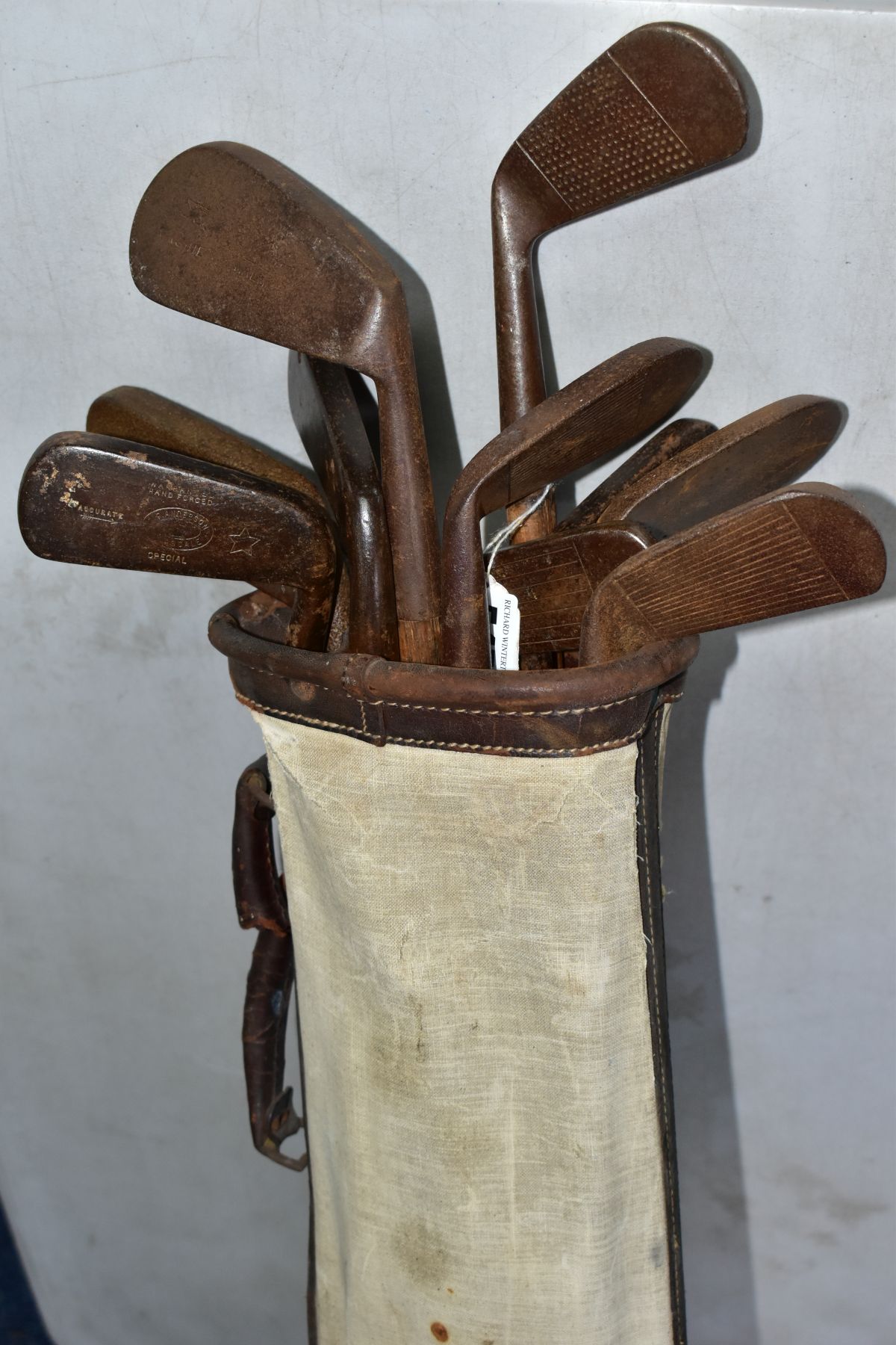 A VINTAGE CANVAS AND LEATHER TRIMMED GOLF BAG CONTAINING ELEVEN WOODEN SHAFTED GOLF CLUBS, brands - Image 6 of 7