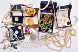 A BOX OF ASSORTED COSTUME JEWELLERY AND OTHER ITEMS, to include a cultured pearl necklace and