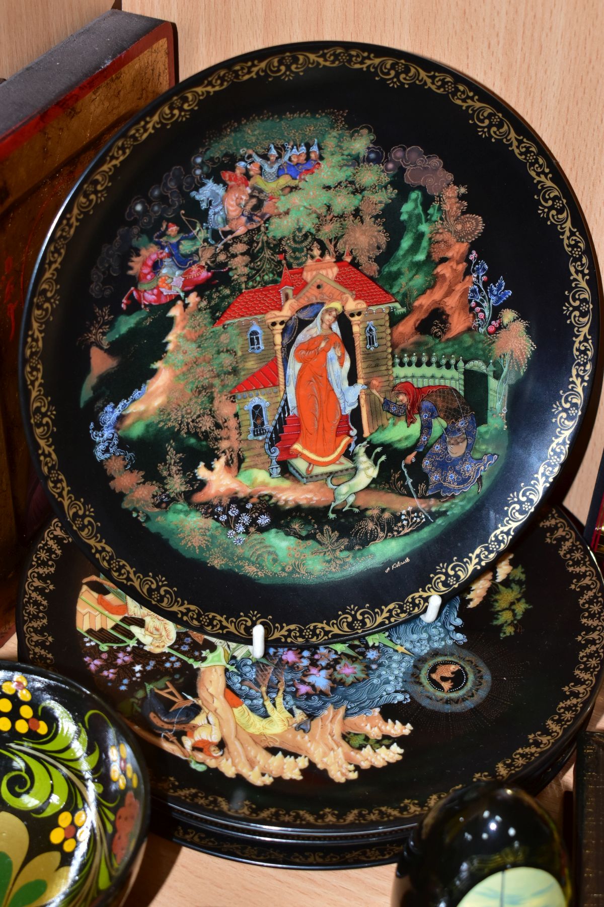 A SMALL COLLECTION OF DECORATIVE RUSSIAN ITEMS, including a set of four modern collectors plates, - Image 11 of 13