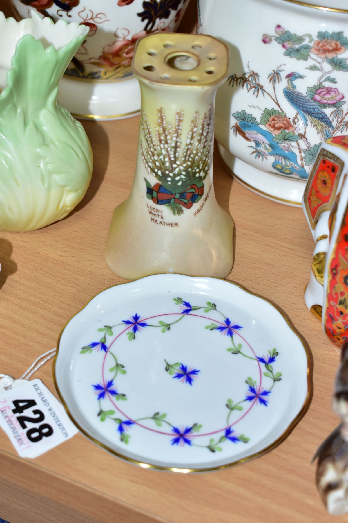 A GROUP OF LATE 19TH AND 20TH CENTURY CERAMICS, including modern giftware by Herend, Wedgwood, Royal - Image 10 of 20