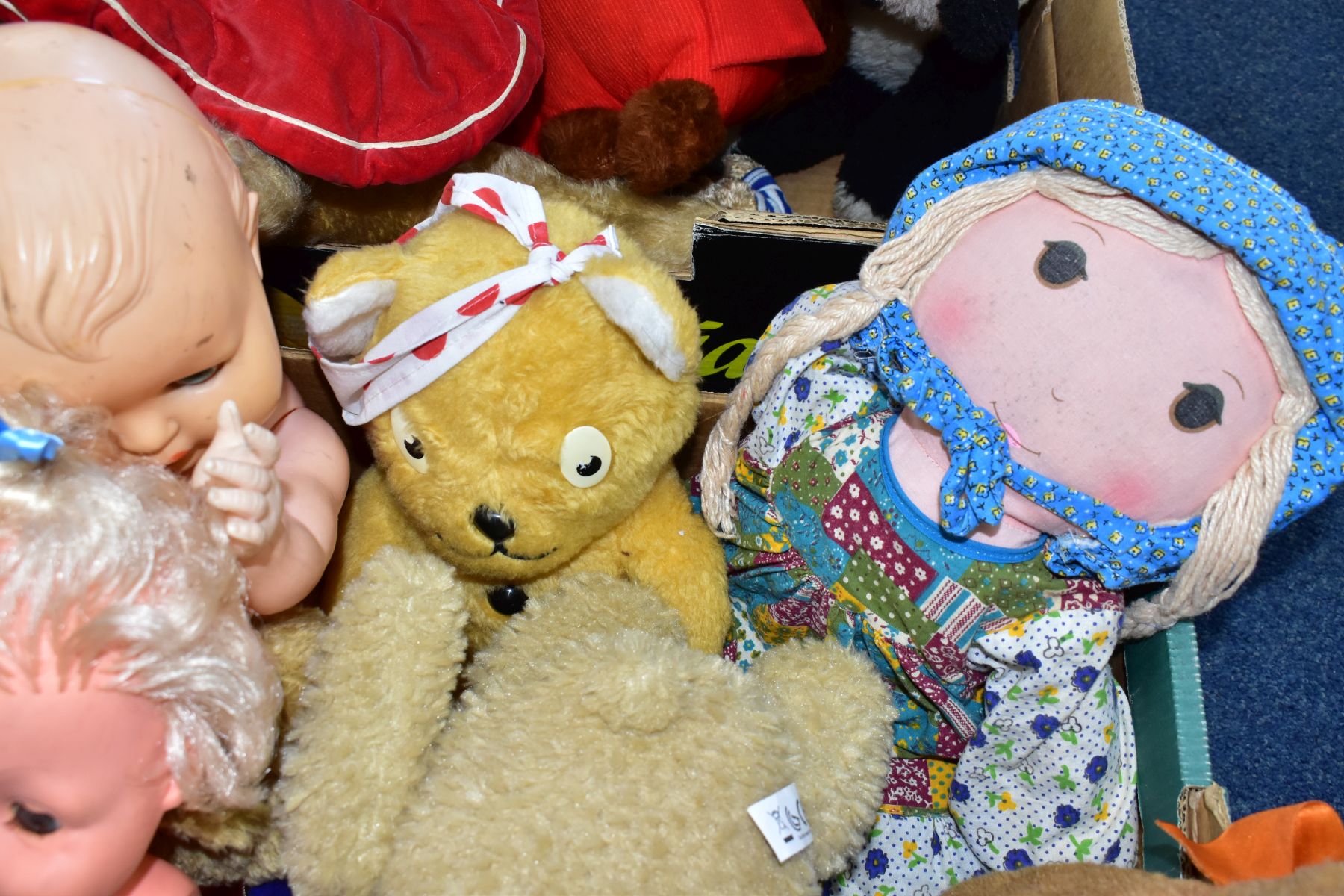 TWO BOXES OF DOLLS AND SOFT TOYS, including a Merrythought Pixie & Dixie nightdress case, one - Bild 4 aus 6