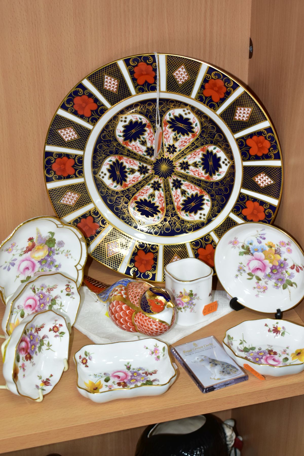 A GROUP OF ROYAL CROWN DERBY CERAMICS, comprising an Imari 1128 pattern dinner plate, first quality,
