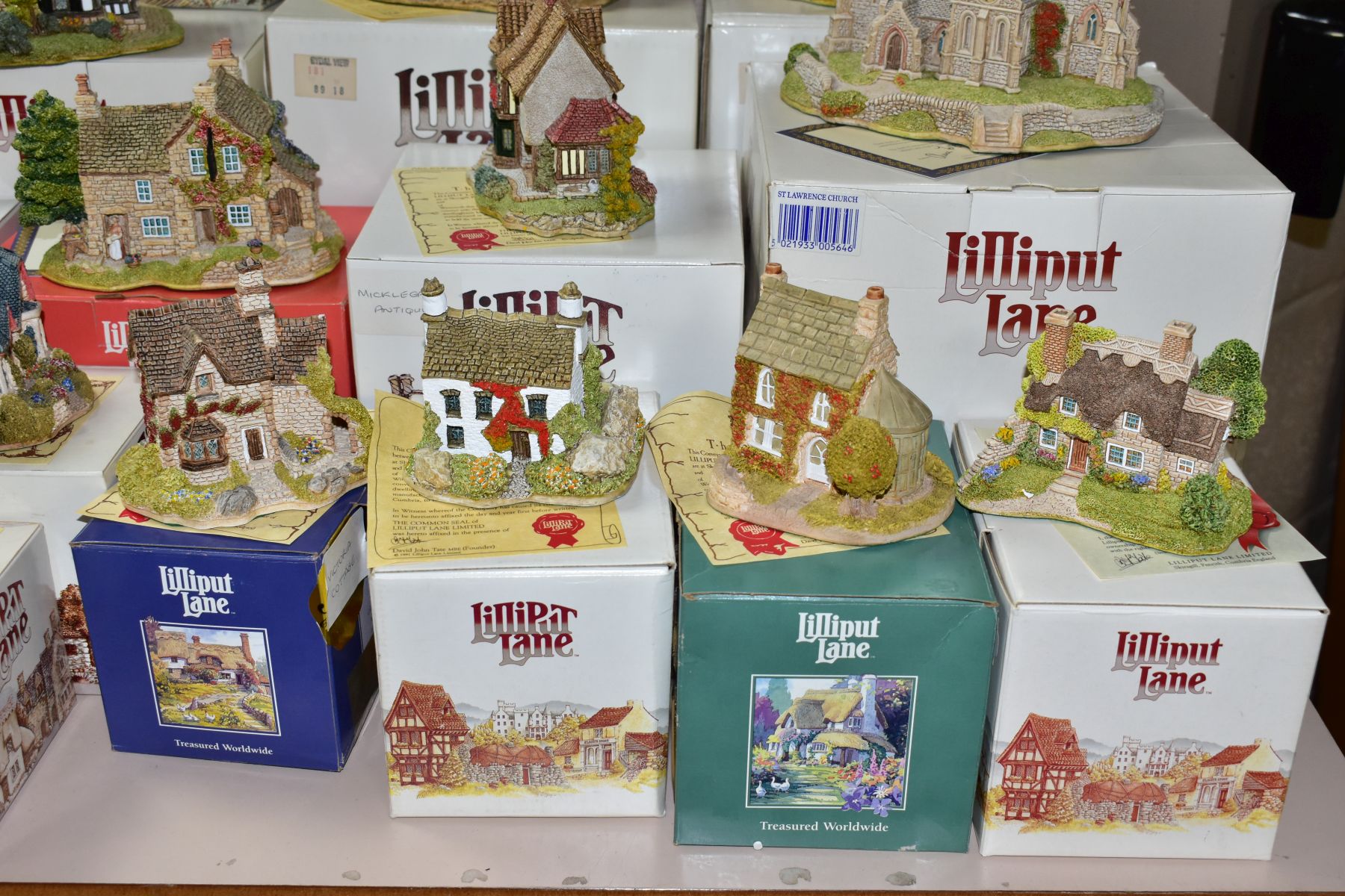 TWENTY THREE BOXED LILLIPUT LANE SCULPTURES FROM THE BRITISH AND NORTH COLLECTIONS, all with - Bild 2 aus 13