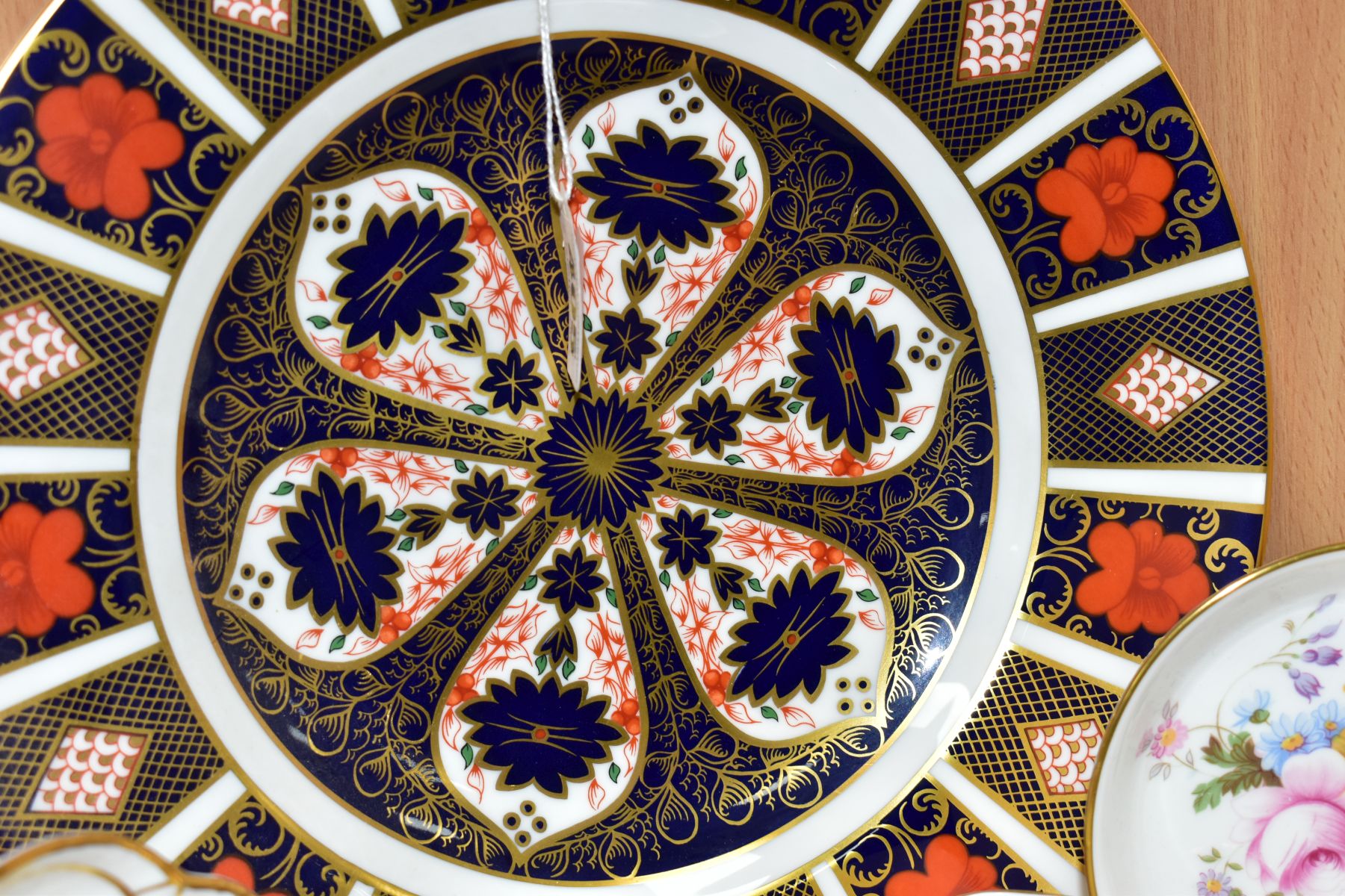 A GROUP OF ROYAL CROWN DERBY CERAMICS, comprising an Imari 1128 pattern dinner plate, first quality, - Image 9 of 10