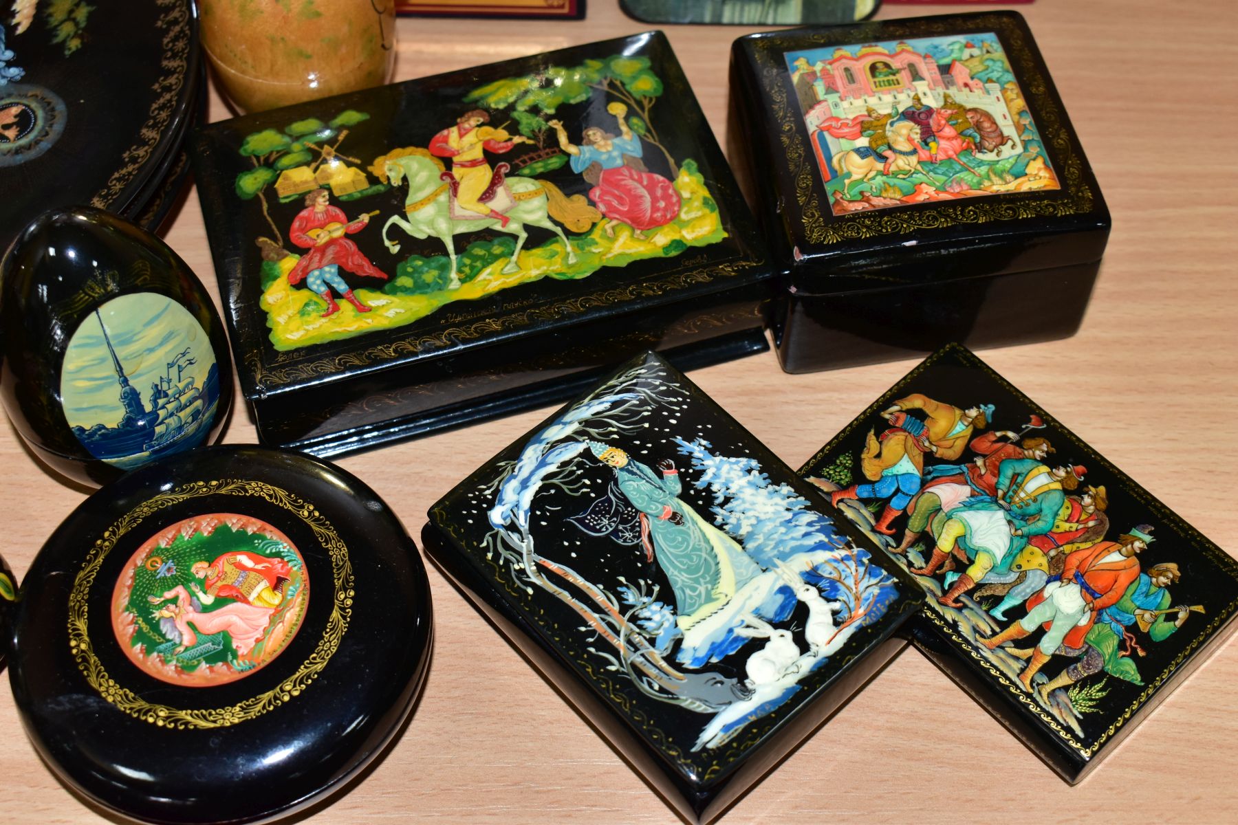 A SMALL COLLECTION OF DECORATIVE RUSSIAN ITEMS, including a set of four modern collectors plates, - Image 3 of 13