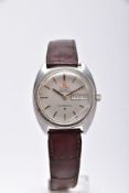 A GENTS 'OMEGA' AUTOMATIC WRISTWATCH, round silver dial signed 'Omega Automatic Chronometer