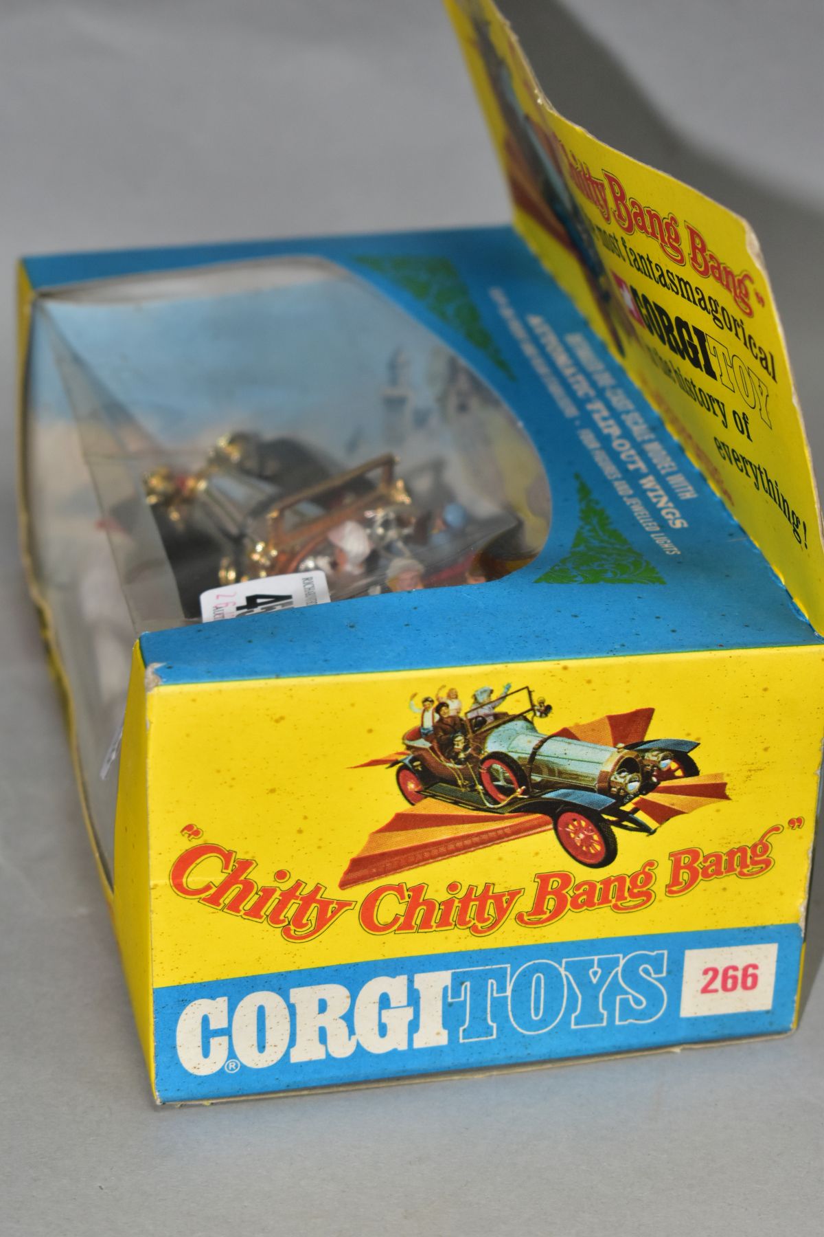 A BOXED CORGI TOYS 'CHITTY CHITTY BANG BANG' CAR, No 266, rarer version with the gold trim, - Bild 6 aus 7