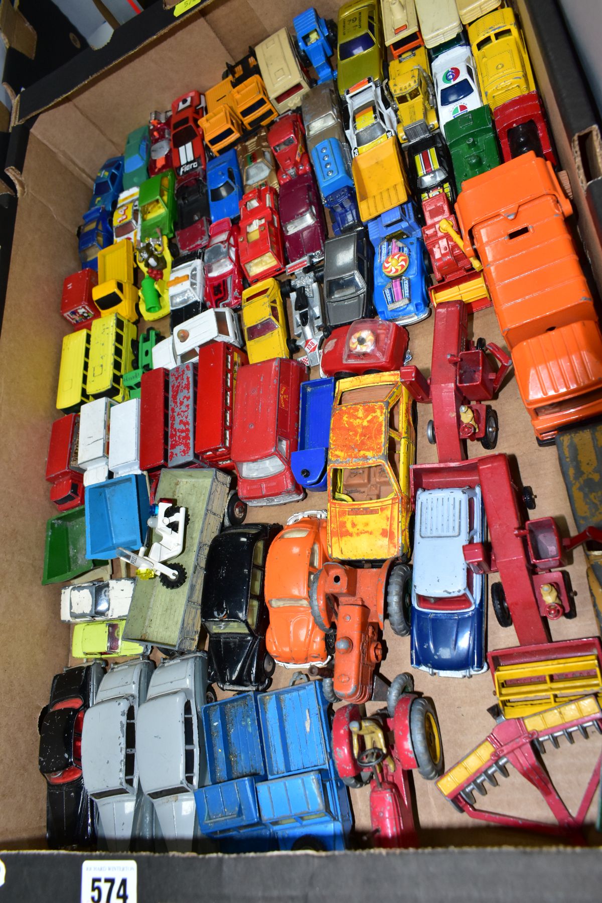 A QUANTITY OF UNBOXED AND ASSORTED PLAYWORN DIECAST VEHICLES, to include Dinky Toys Field Marshall - Image 7 of 12