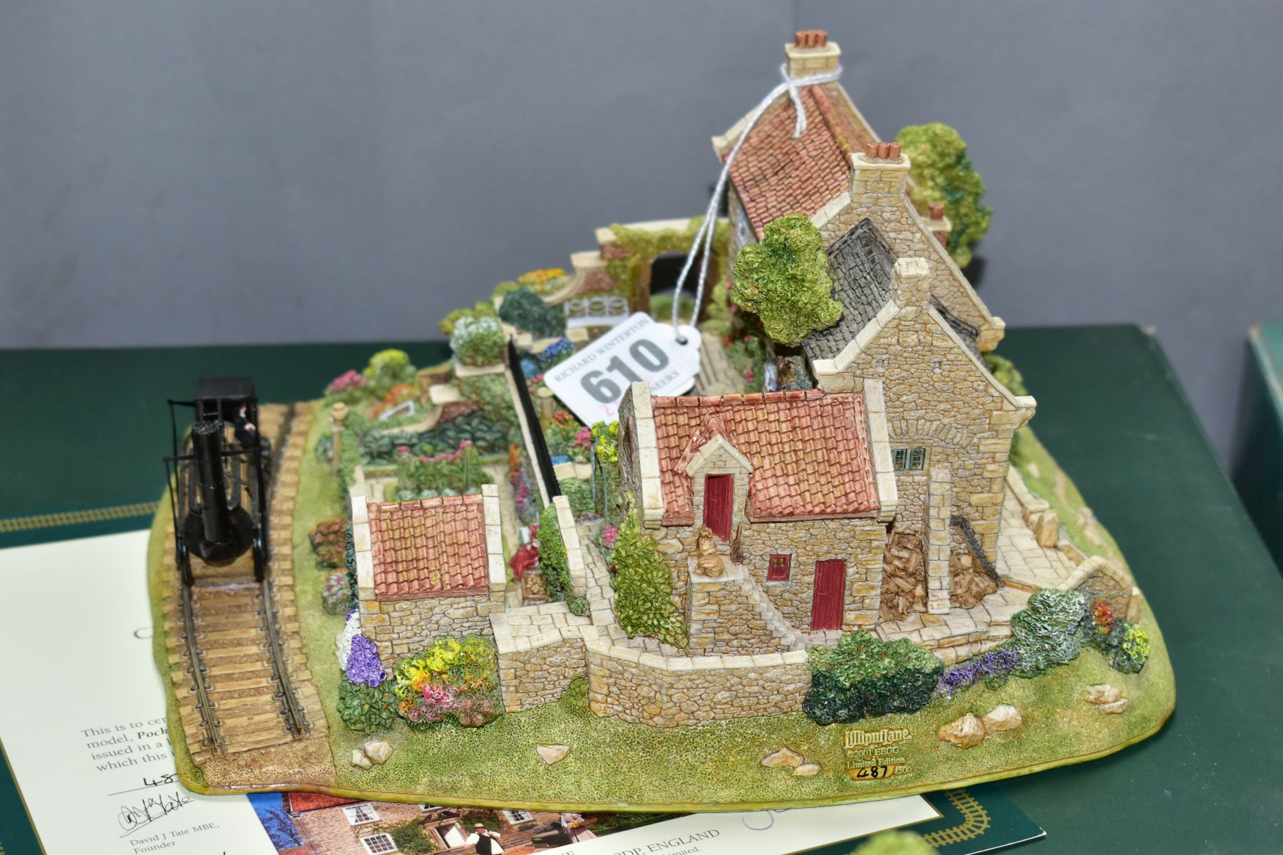 TWO BOXED LIMITED EDITION LILLIPUT LANE SCULPTURES, 'Pockerley Manor Beamish' L2432, No 487/500, - Bild 9 aus 12