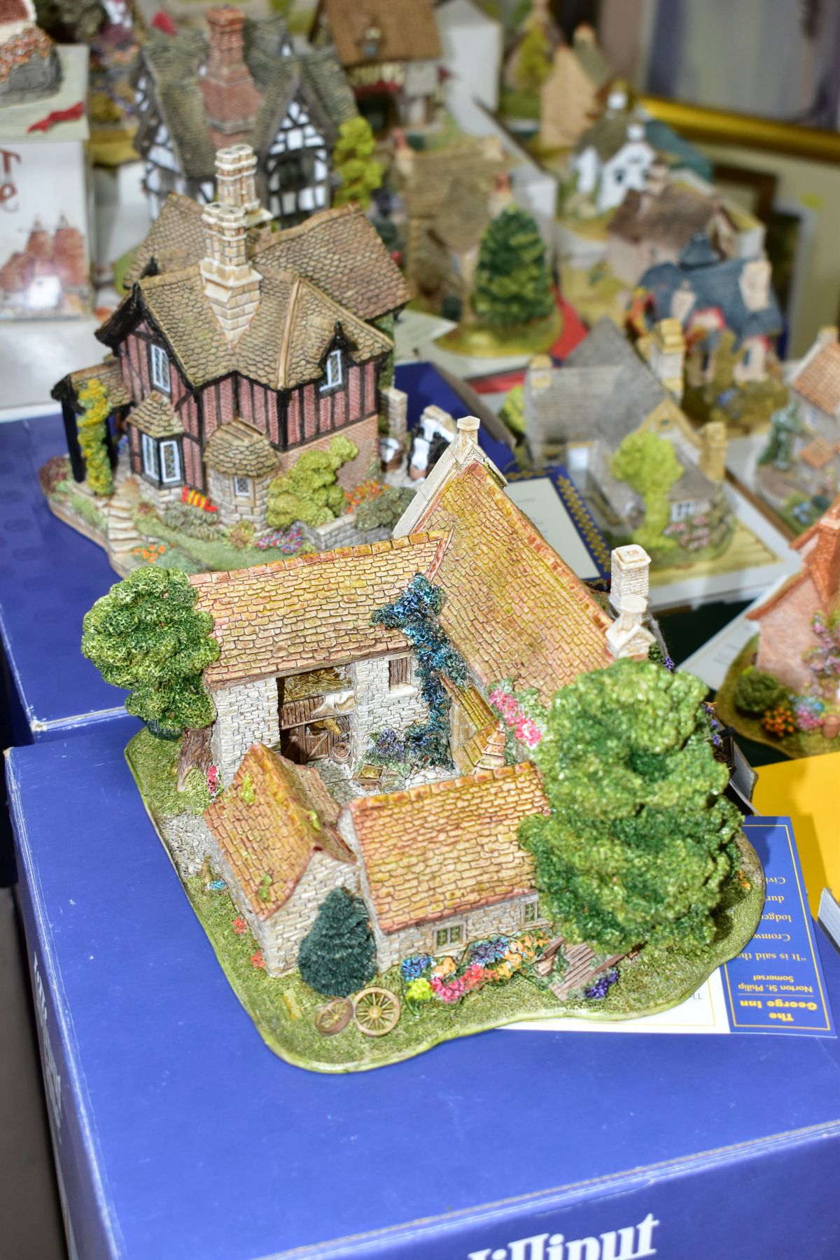 TWENTY THREE BOXED LILLIPUT LANE SCULPTURES FROM THE BRITISH AND NORTH COLLECTIONS, all with - Bild 12 aus 13