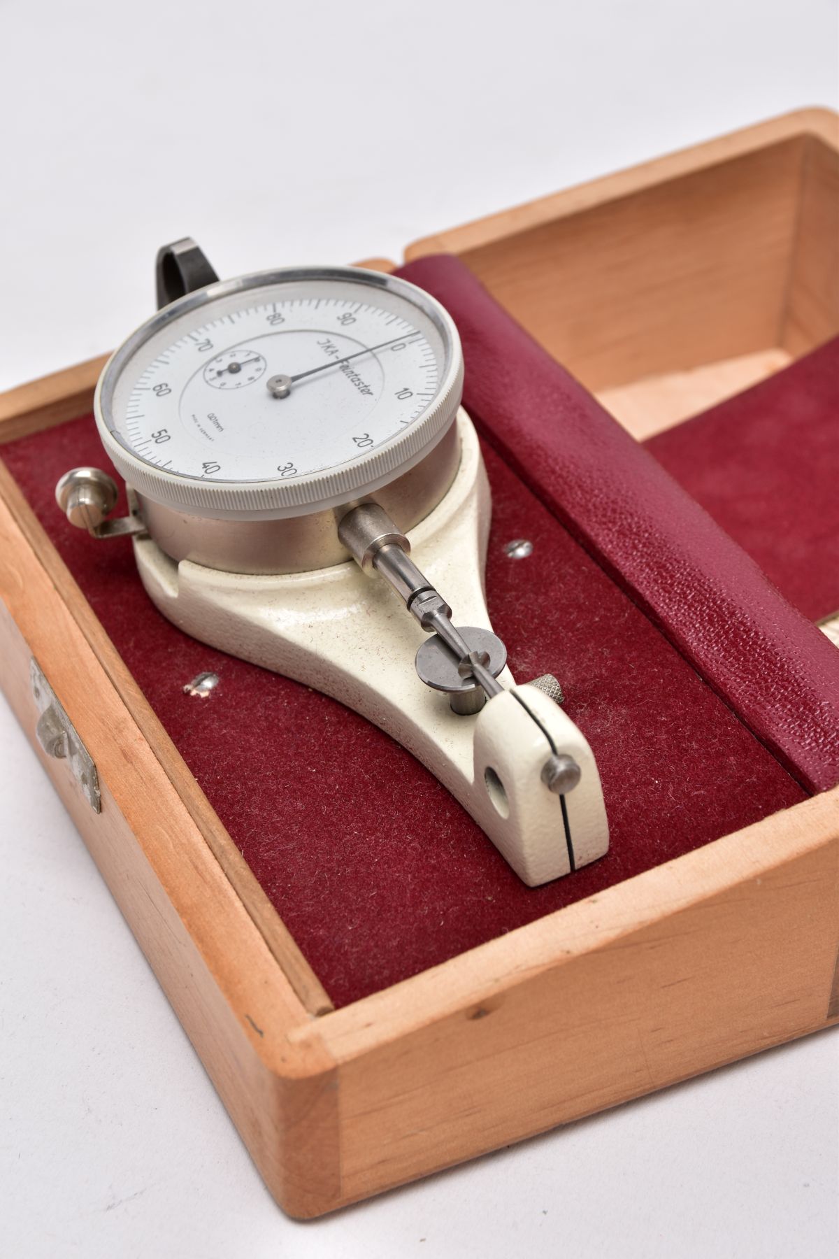 A 'JKA FEINTASTER' PRECISION MIRCOMETER DIAL GAUGE, fitted within original box - Image 10 of 12