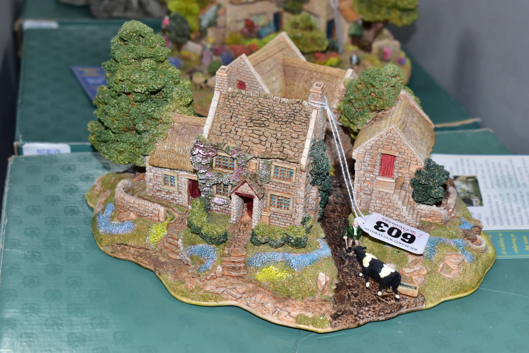 THREE BOXED LILLIPUT LANE SCULPTURES, 'Bluebell Farm' L2013, with deeds, 'High Ghyll Farm' 635, no - Bild 2 aus 8