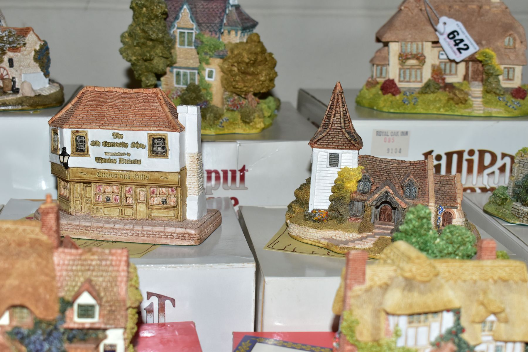 THIRTY THREE BOXED LILLIPUT LANE SCULPTURES FROM SOUTH EAST AND SOUTH WEST COLLECTIONS, all with - Bild 11 aus 22