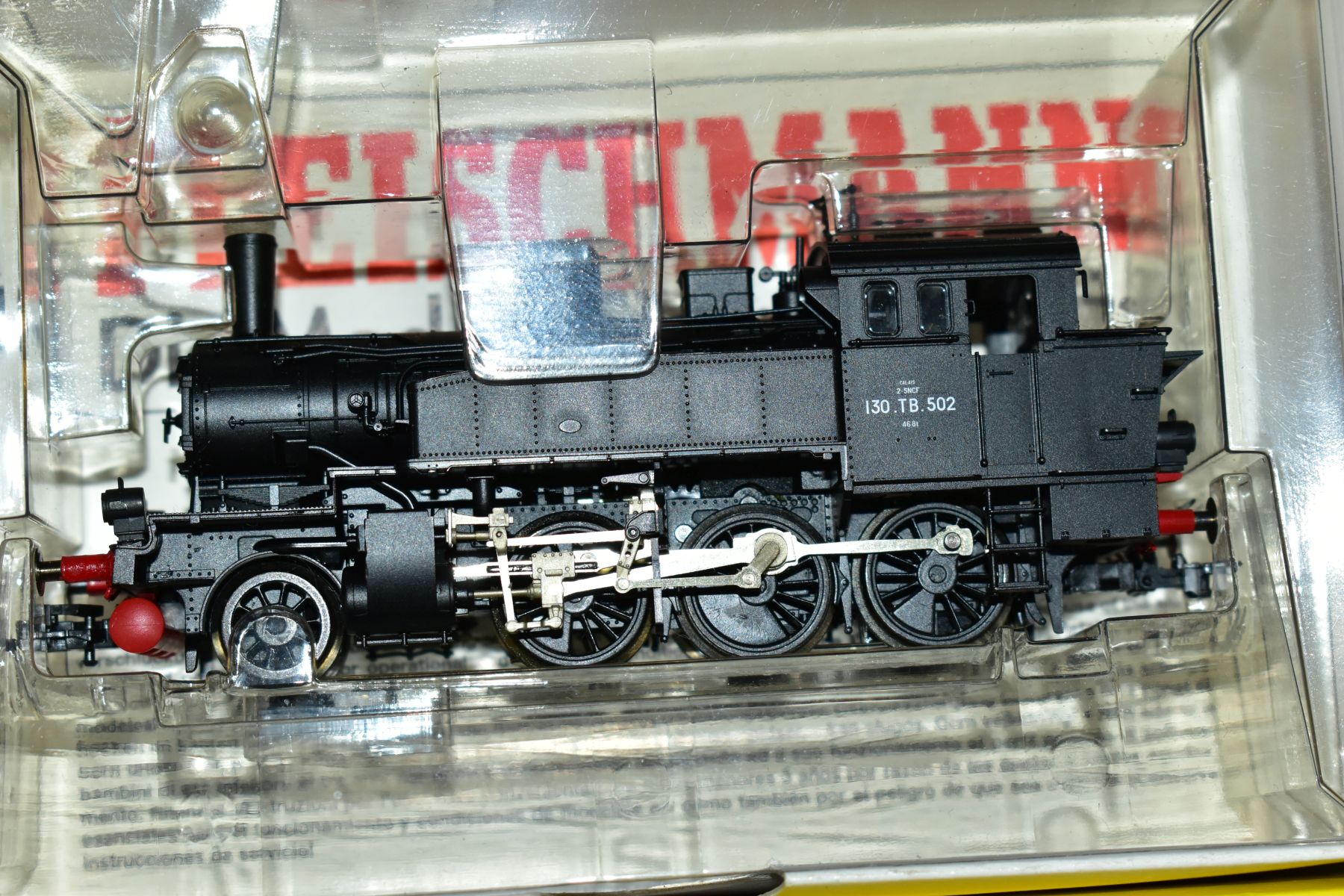 TWO BOXED FLEISCHMANN HO GAUGE TANK LOCOMOTIVES, class 65, No 65 018, D.B. Black livery (4065) and - Bild 2 aus 4