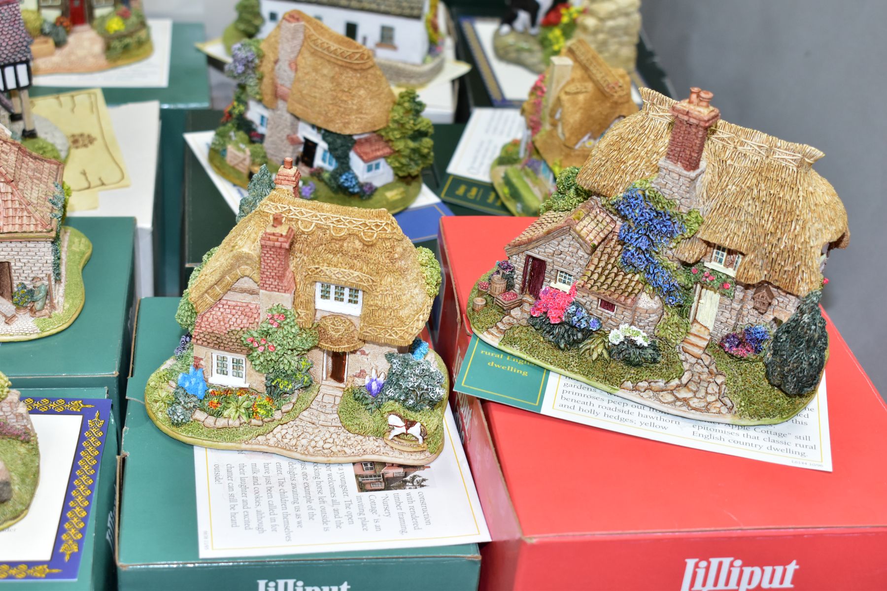 TWENTY TWO BOXED LILLIPUT LANE SCULPTURES, all with deeds except where mentioned, from various - Bild 2 aus 14