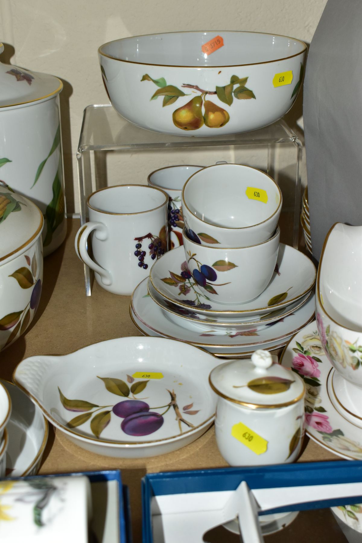 ROYAL WORCESTER CERAMICS, to include 'Evesham' biscuit barrel, casserole dish, Ramekins, shallow - Image 5 of 6