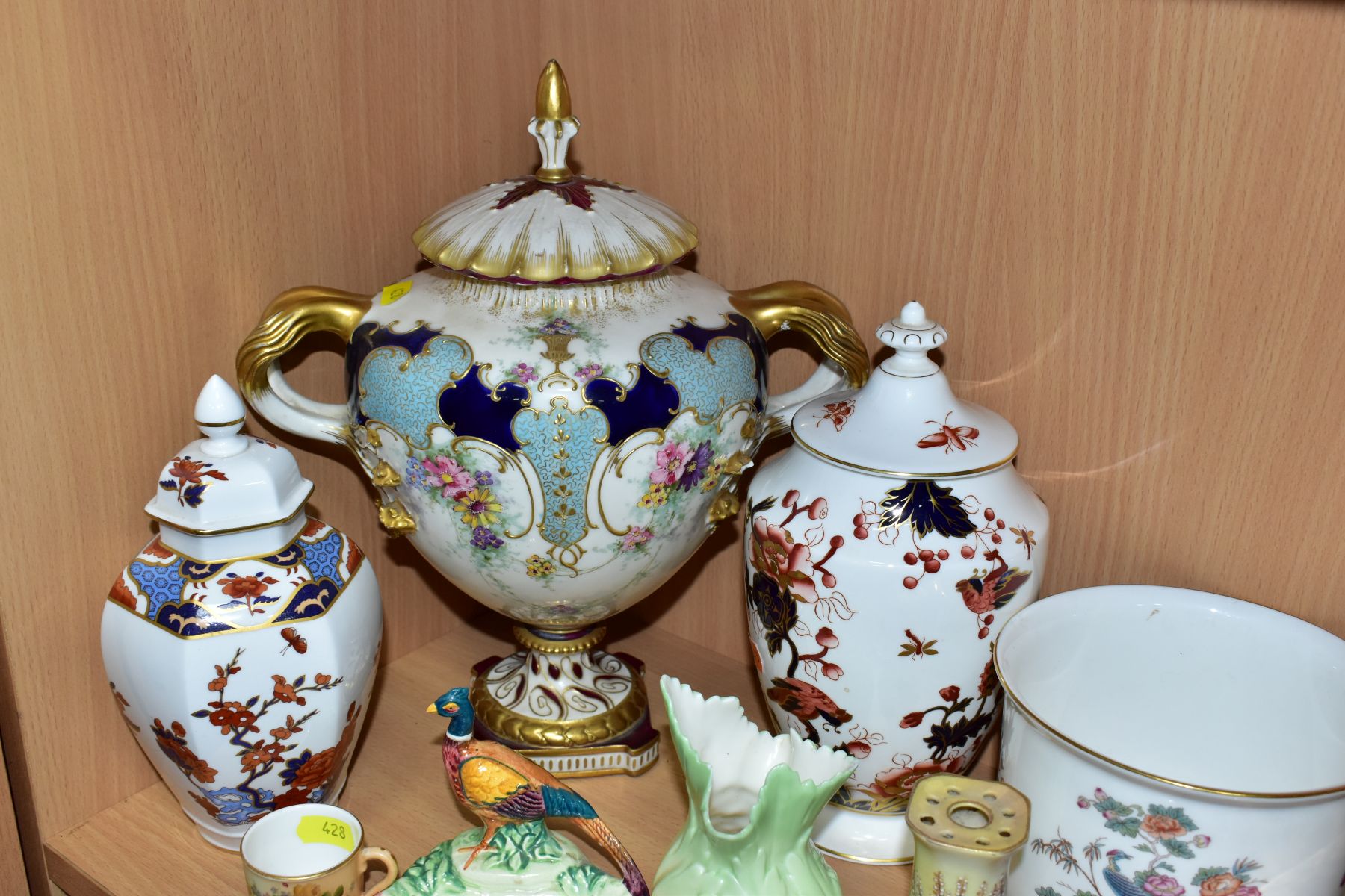 A GROUP OF LATE 19TH AND 20TH CENTURY CERAMICS, including modern giftware by Herend, Wedgwood, Royal - Image 14 of 20