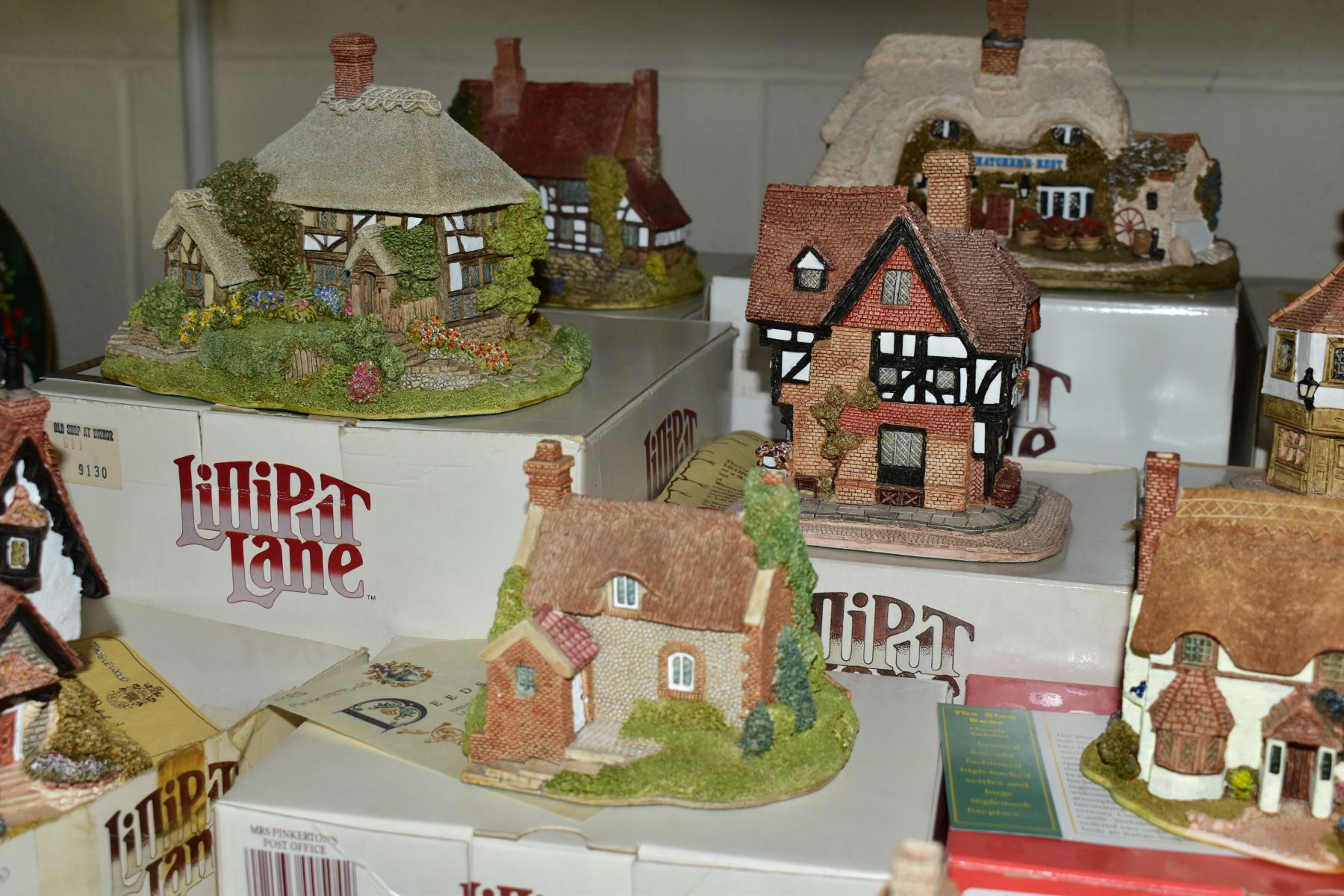 THIRTY THREE BOXED LILLIPUT LANE SCULPTURES FROM SOUTH EAST AND SOUTH WEST COLLECTIONS, all with - Bild 10 aus 22