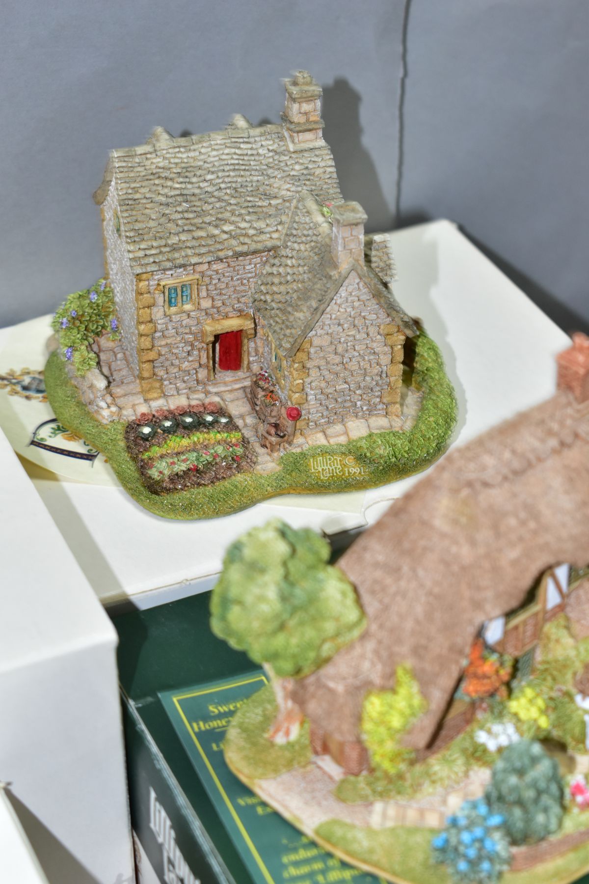 TWENTY TWO BOXED LILLIPUT LANE SCULPTURES, all with deeds except where mentioned, from various - Bild 14 aus 14