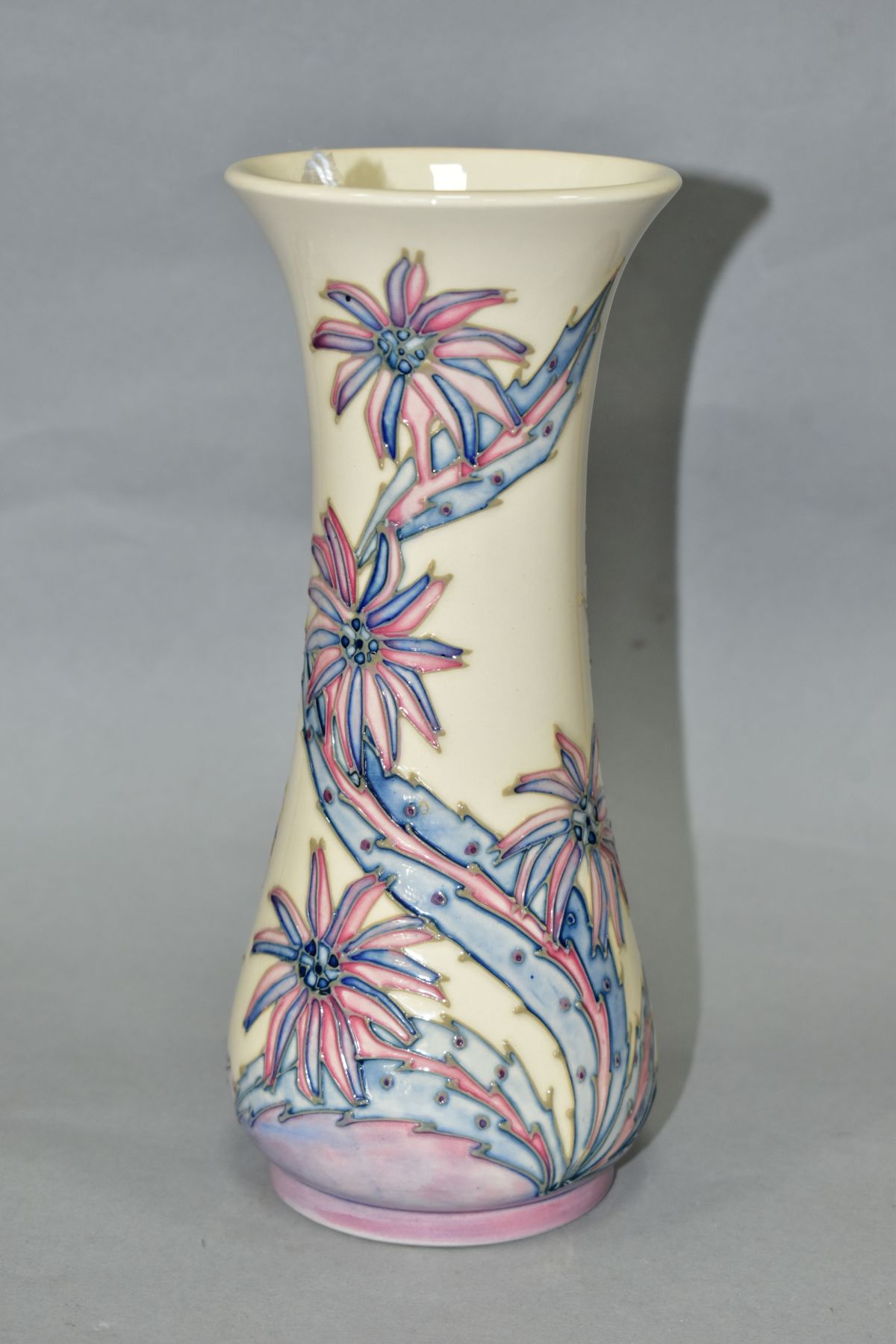 A MOORCROFT POTTERY COLLECTORS CLUB DAISY PATTERN VASE, designed by Sally Tuffin, printed, painted