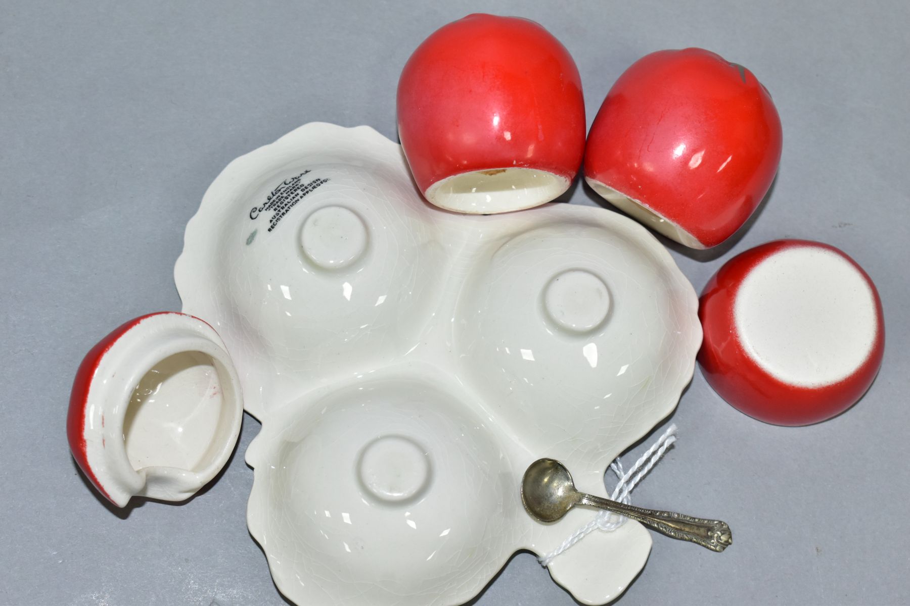 A CARLTON WARE AUSTRALIAN DESIGN CRUET IN THE FORM OF THREE TOMATOES ON A LEAF MOULDED STAND, salt - Image 5 of 6