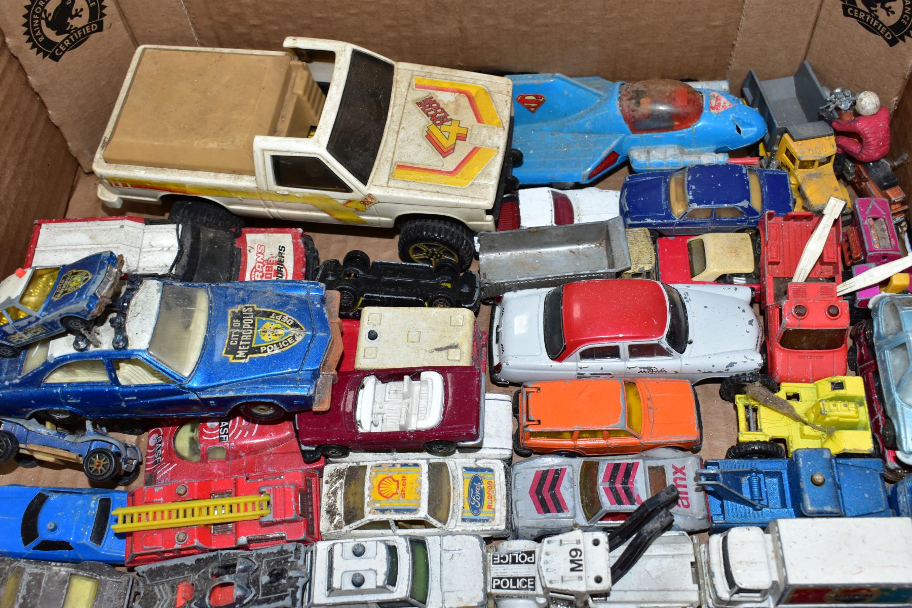 A QUANTITY OF UNBOXED AND ASSORTED PLAYWORN DIECAST VEHICLES, to include Corgi, Corgi Classics, - Bild 7 aus 9