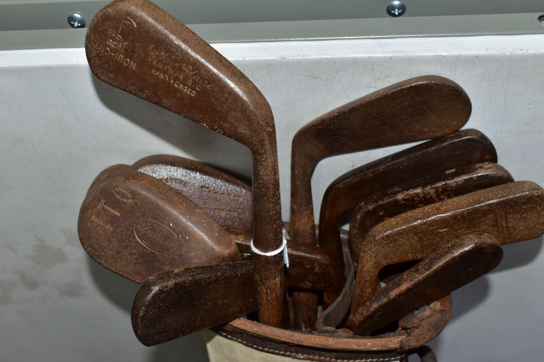 A VINTAGE CANVAS AND LEATHER TRIMMED GOLF BAG CONTAINING ELEVEN WOODEN SHAFTED GOLF CLUBS, brands - Image 4 of 7