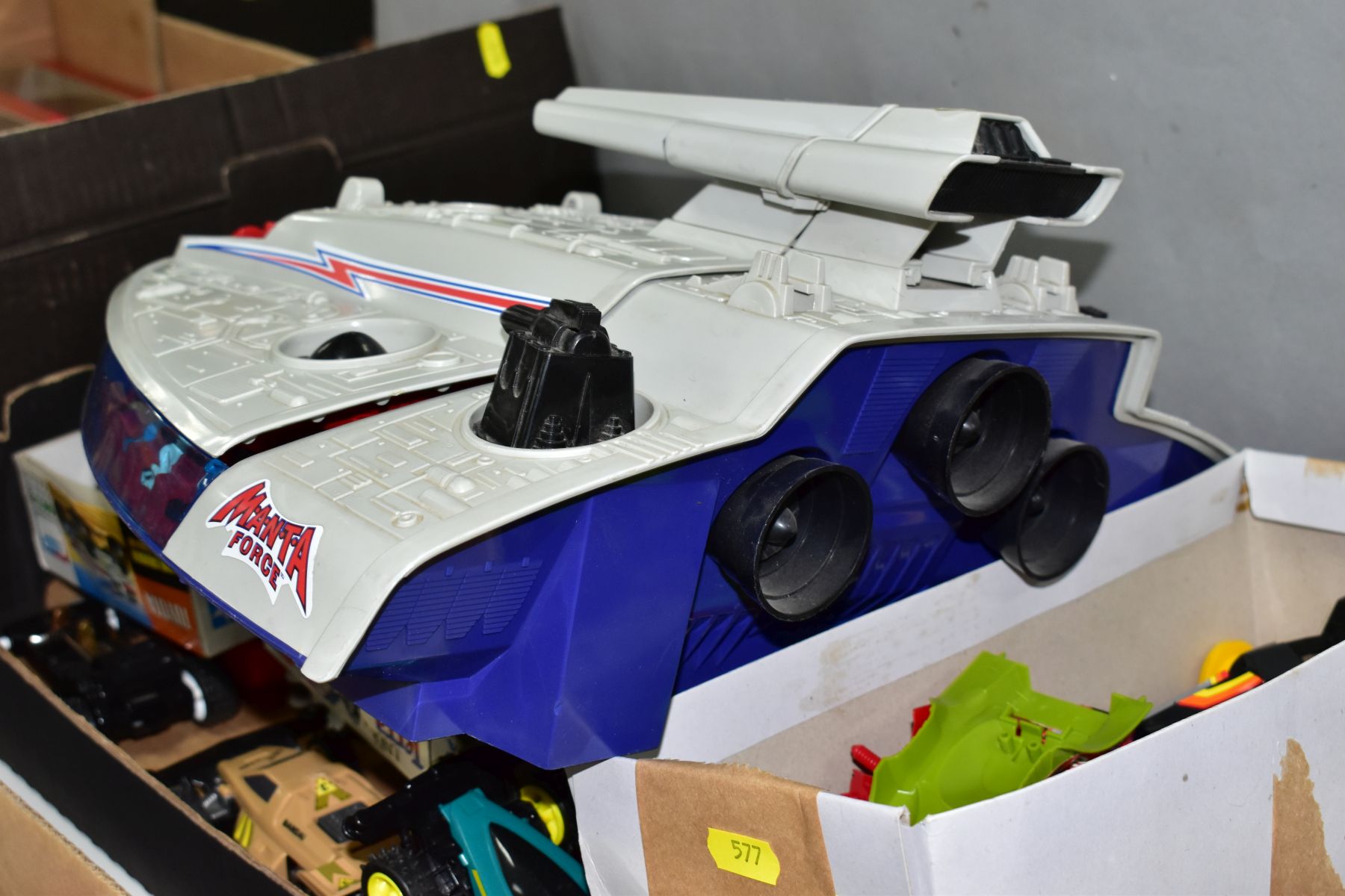 AN UNBOXED BLUEBIRD TOYS MANTA FORCE COMMAND SHIP, not complete and is missing some accessories - Bild 3 aus 11