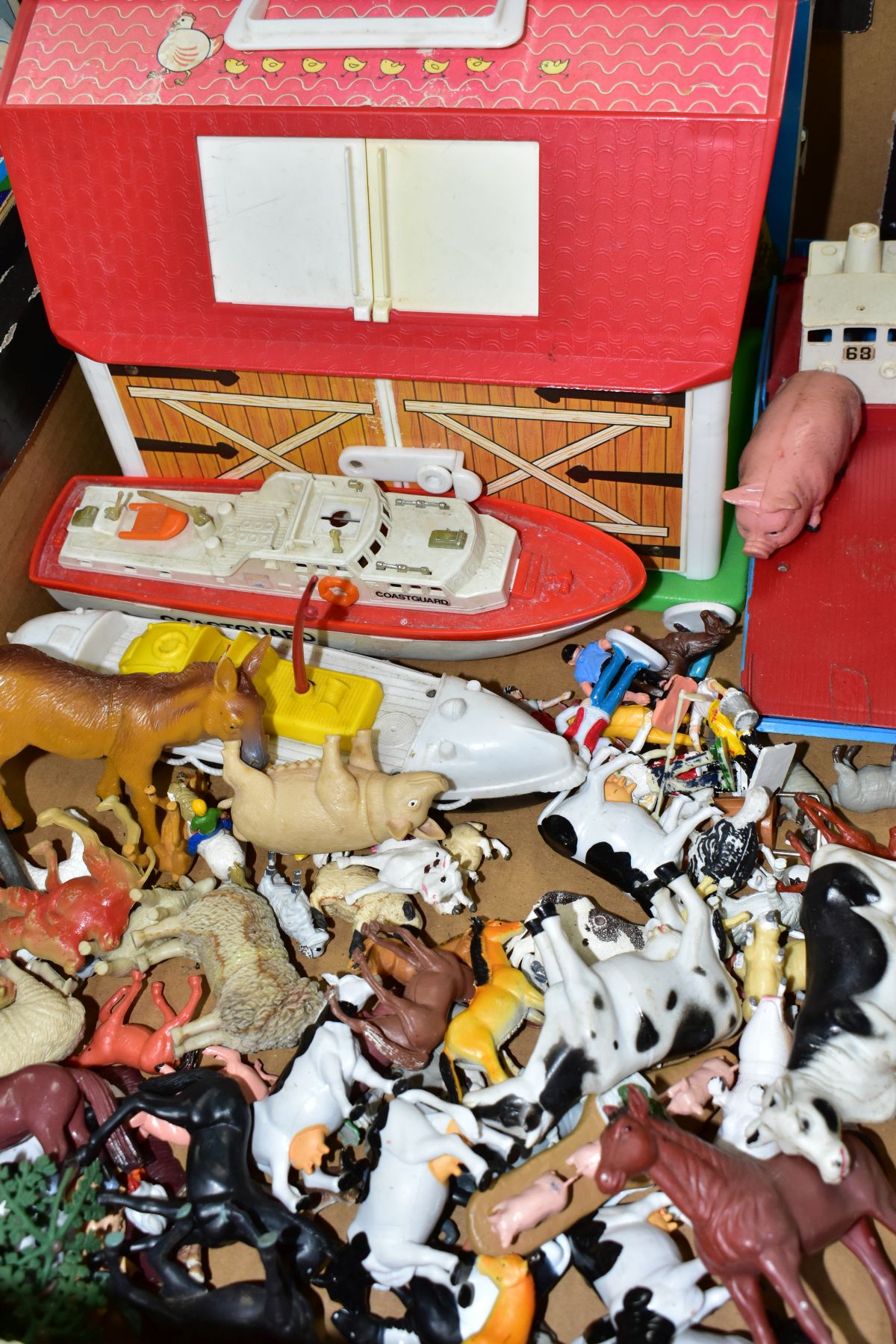 A QUANTITY OF ASSORTED TOYS AND GAMES, to include Fisher-Price Farm House, Tudor Rose plastic - Image 5 of 9