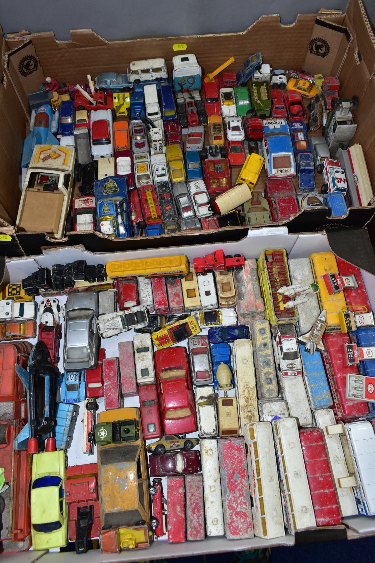 A QUANTITY OF UNBOXED AND ASSORTED PLAYWORN DIECAST VEHICLES, to include Corgi, Corgi Classics,