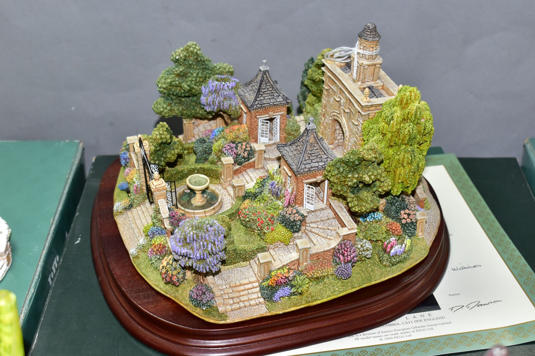 A BOXED LIMITED EDITION LILLIPUT LANE SCULPTURE CELEBRATING THE MILLENNIUM, 'The Millennium Gate' - Bild 5 aus 5