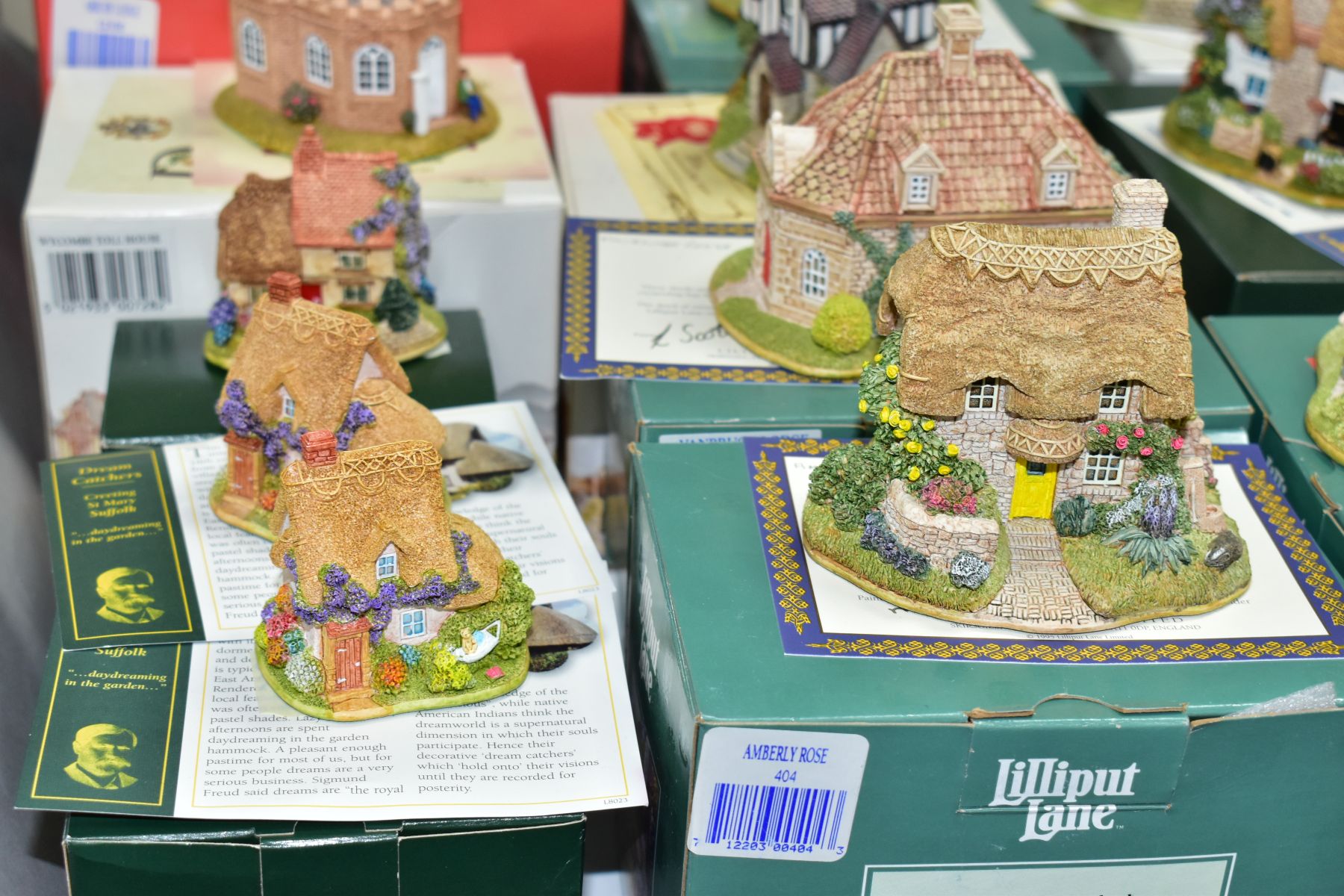 TWENTY TWO BOXED LILLIPUT LANE SCULPTURES, all with deeds except where mentioned, from various - Bild 3 aus 14