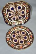 TWO PIECES OF ROYAL CROWN DERBY IMARI 1126 PATTERN, comprising rectangular shallow dish, diameter