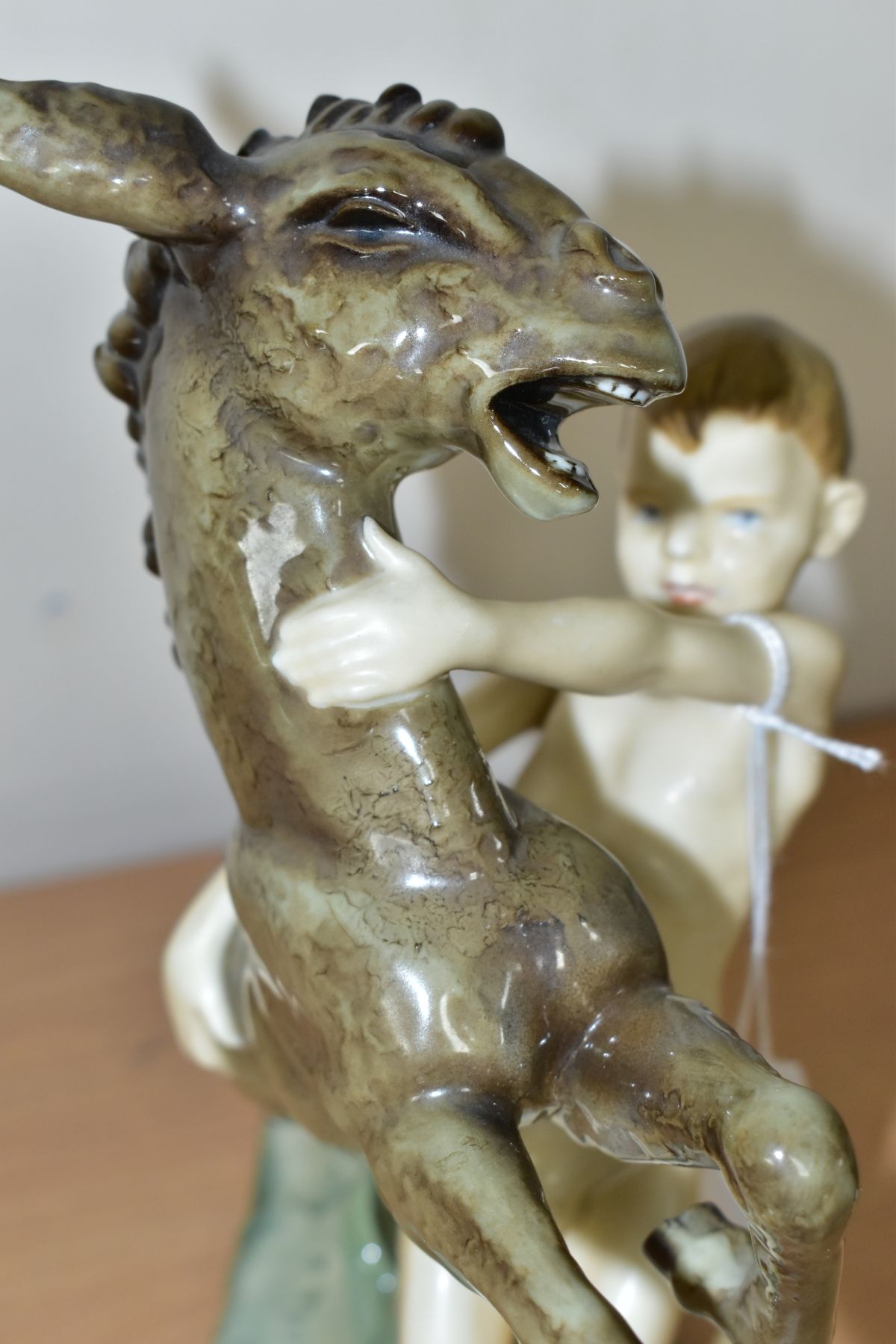 A 20TH CENTURY SELB HUTSCHENREUTHER FIGURE GROUP OF A DONKEY FOAL AND A SPRITE, on a triangular base - Bild 6 aus 9