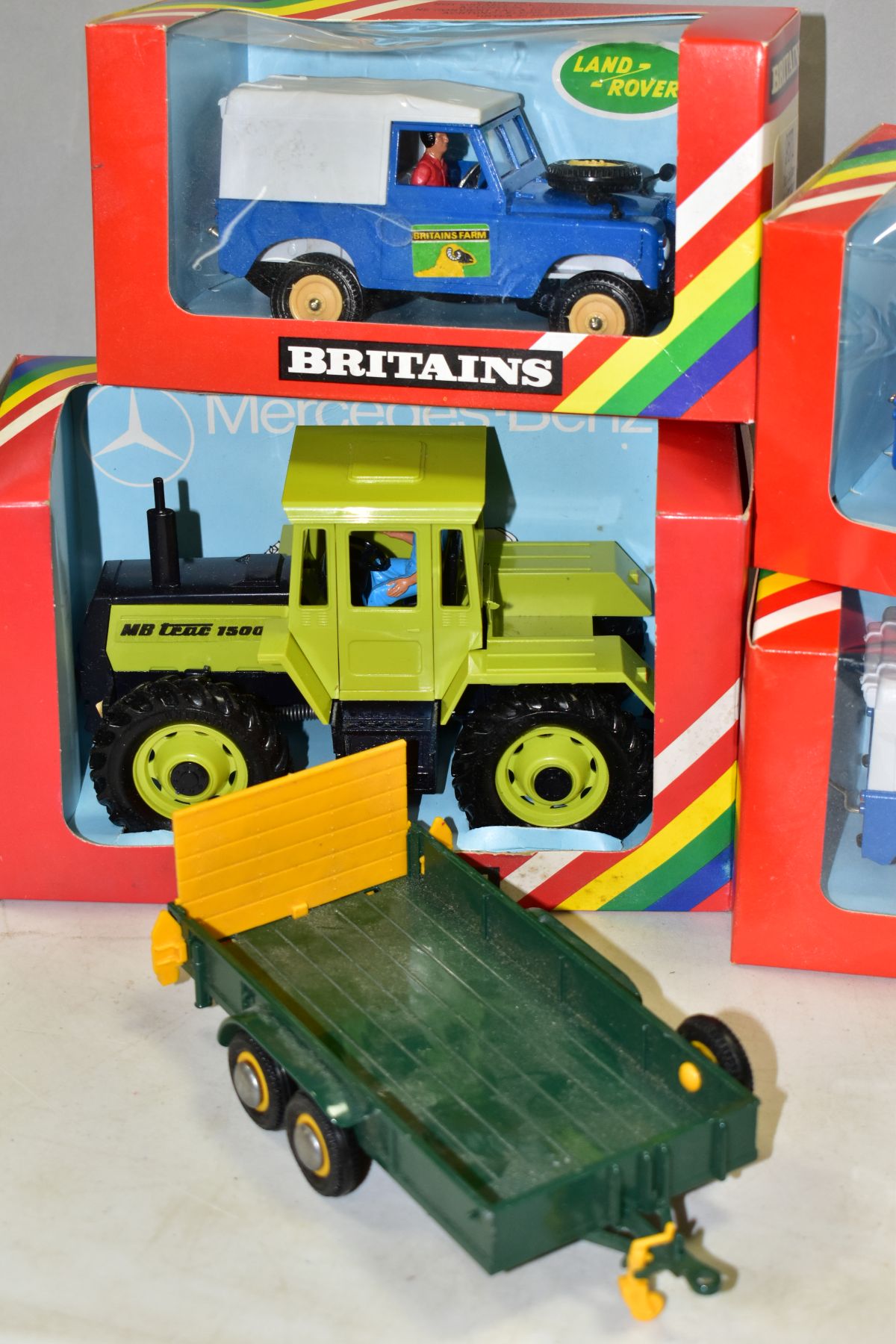 THREE BOXED BRITAINS FARM LAND ROVER MODELS, No.9571, appear complete and look to have hardly - Image 3 of 3