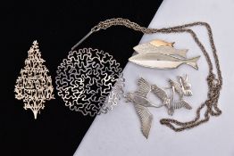 A SELECTION OF BROOCHES AND A PENDANT NECKLACE, to include a silver swans in flight brooch,