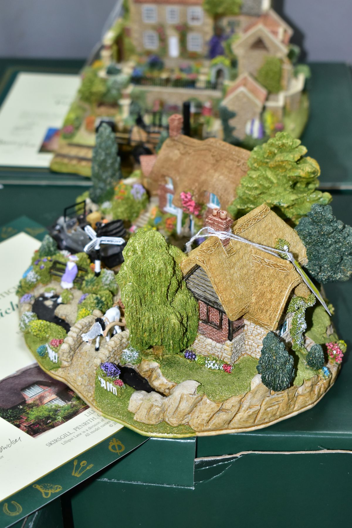TWO BOXED LIMITED EDITION LILLIPUT LANE SCULPTURES, 'Pockerley Manor Beamish' L2432, No 487/500, - Bild 5 aus 12