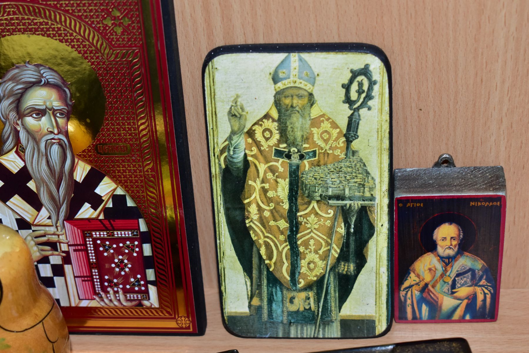 A SMALL COLLECTION OF DECORATIVE RUSSIAN ITEMS, including a set of four modern collectors plates, - Image 5 of 13