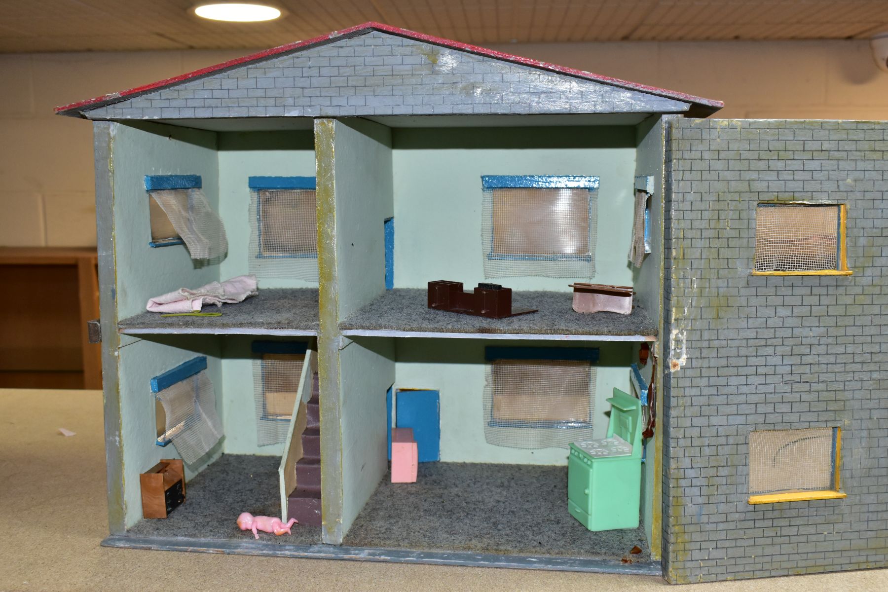 A SCRATCHBUILT WOODEN DOLLS HOUSE, modelled as a modern two storey detached house, removable - Image 4 of 4