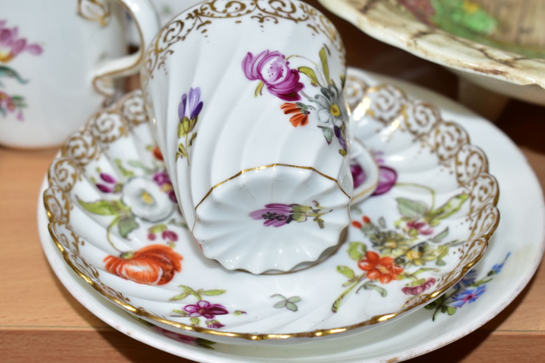 A GROUP OF CERAMICS, to include various cabinet cups and saucers (Dresden, Copeland China, - Image 15 of 16