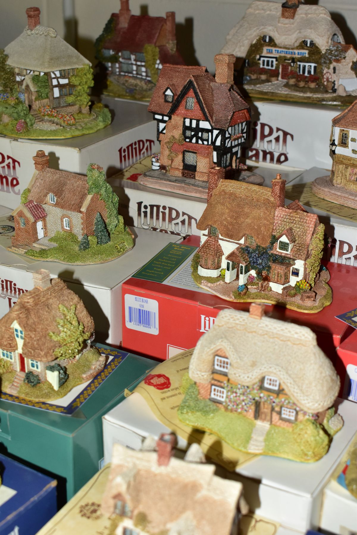 THIRTY THREE BOXED LILLIPUT LANE SCULPTURES FROM SOUTH EAST AND SOUTH WEST COLLECTIONS, all with - Bild 15 aus 22