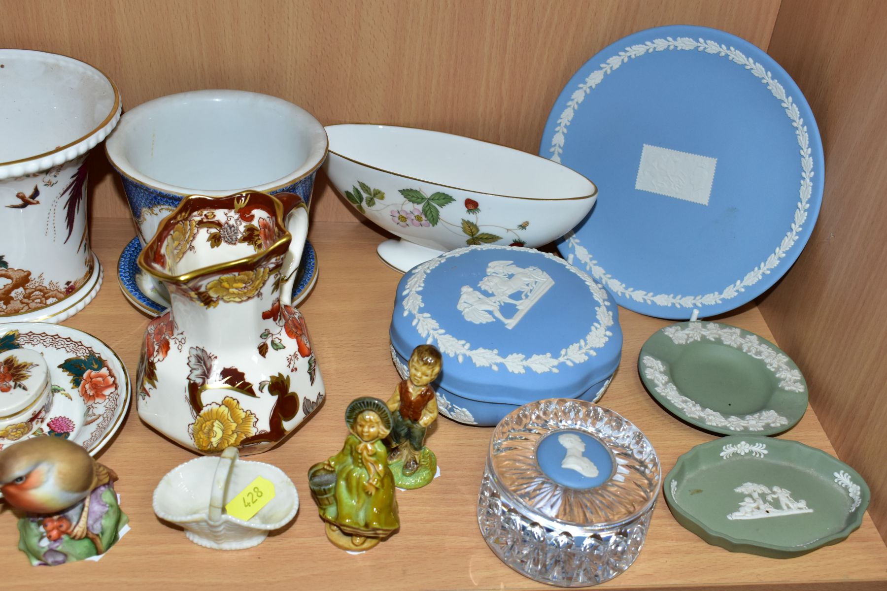 A GROUP OF LATE 19TH AND 20TH CENTURY CERAMICS, including modern giftware by Herend, Wedgwood, Royal - Image 2 of 20