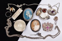 A BAG OF ASSORTED JEWELLERY, to include a silver ingot pendant, hallmarked London 1977, a silver