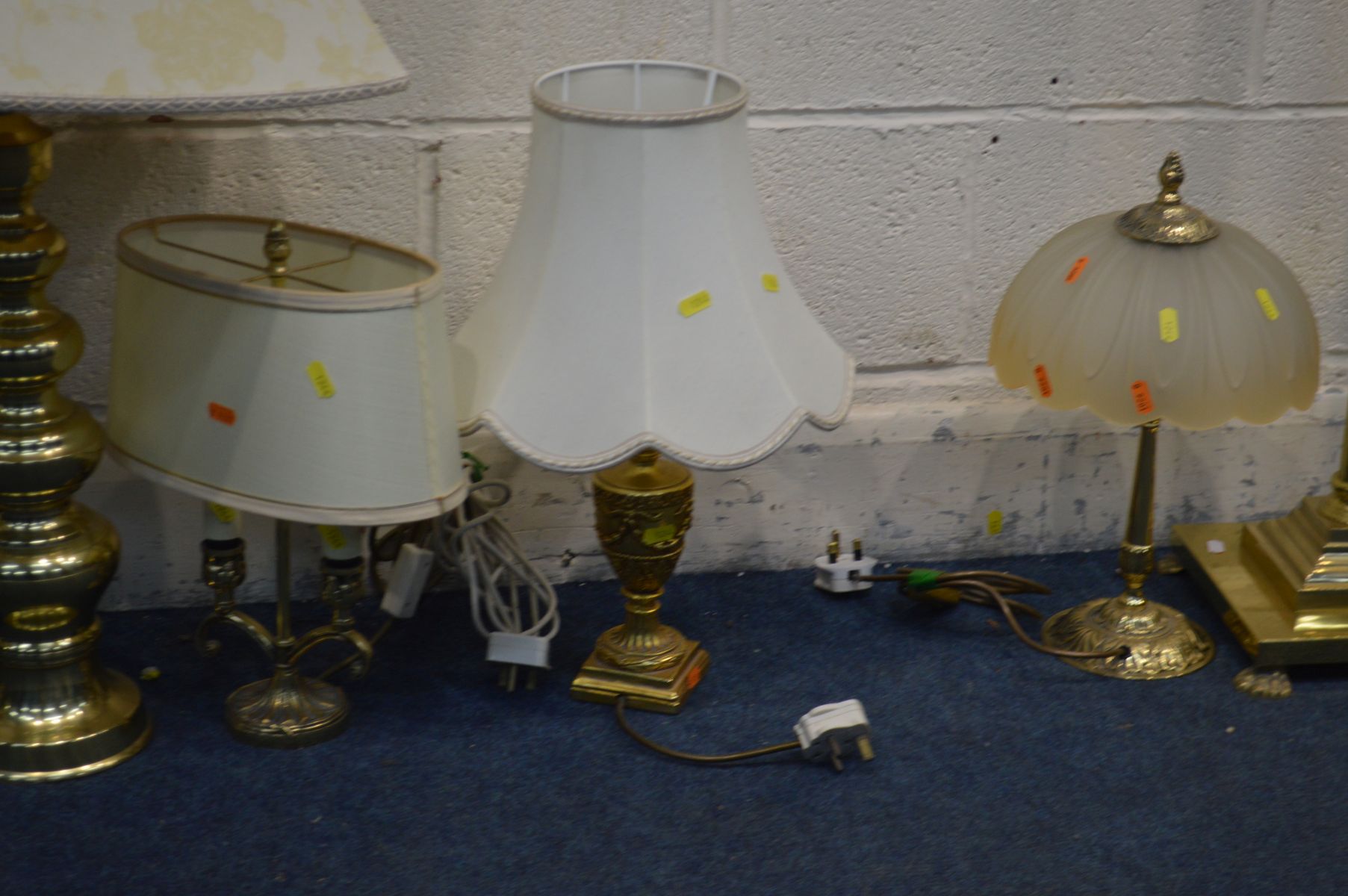 A QUANTITY OF BRASS LAMPS, to include a Corinthian column standard lamp, a pair of two sized table - Image 3 of 4