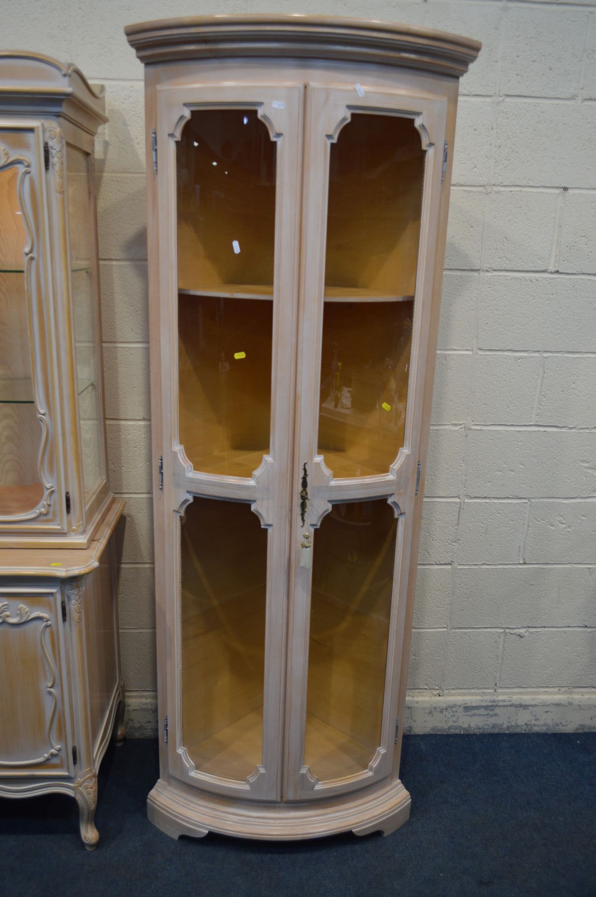 A BLEACHED FINISH ITALIAN FOUR DOOR DISPLAY CABINET, with four central drawers, width 149cm x - Image 4 of 4