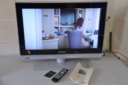 A PHILIPS 26PFL5522D/05 26 ins TV with manual and two remotes (PAT pass and working)