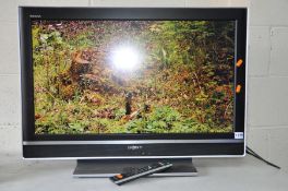 A SONY BRAVIO KDL-32T3000 32 ins TV with remote